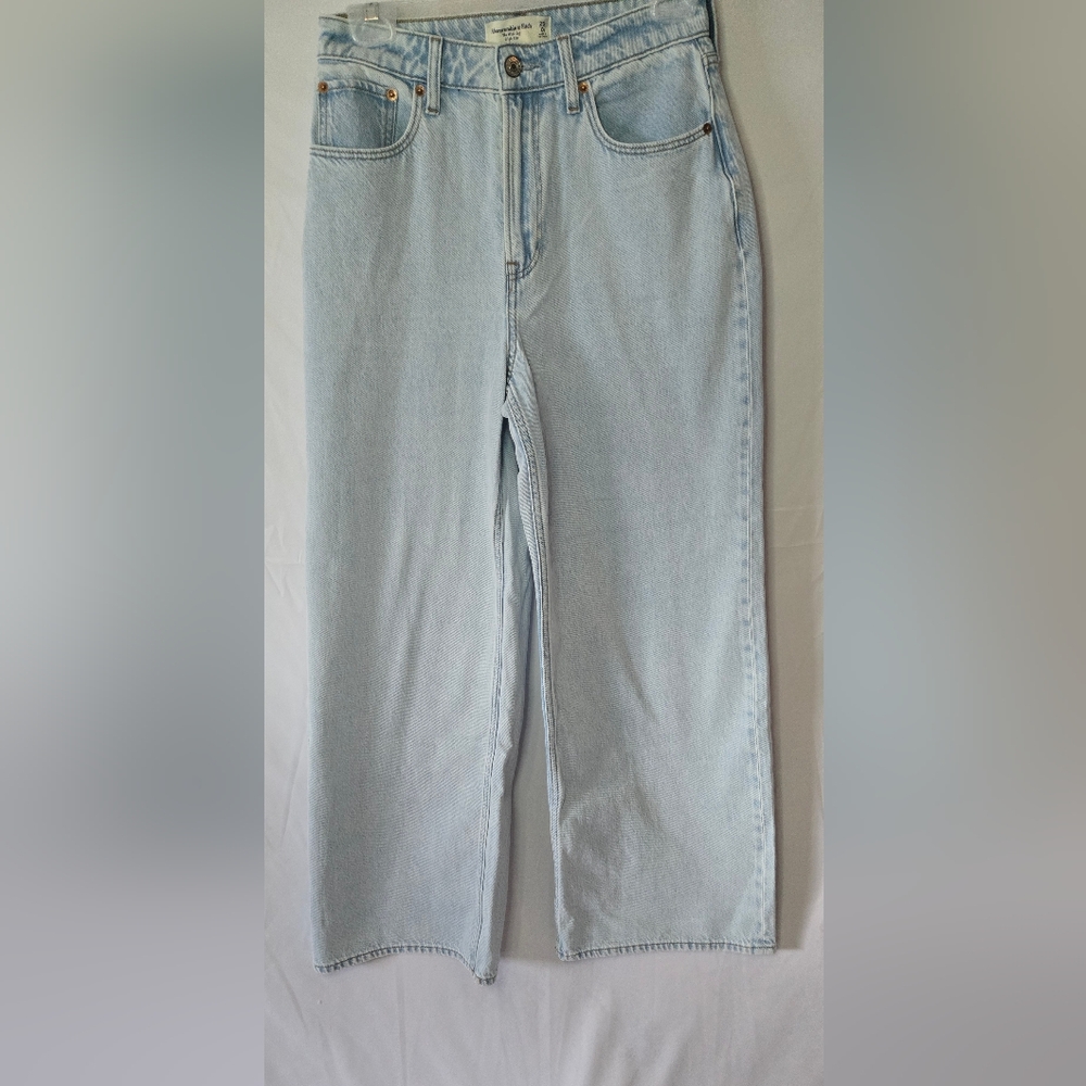 NWT Abercrombie & Fitch The Wide Leg High Rise Curvy Love Denim Jean Size 0Short